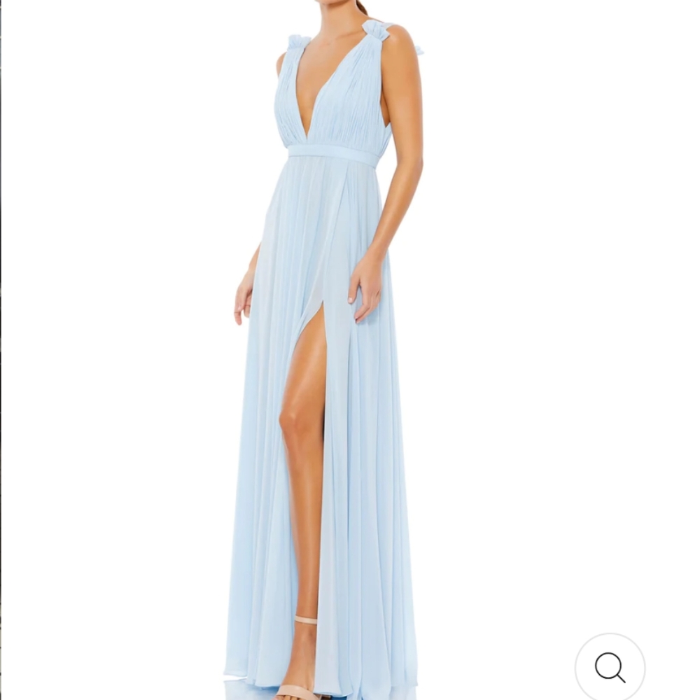 Mac Duggal Pleated Chiffon Vneck Sleeveless Gown w Bodysuit Powder blue size 8